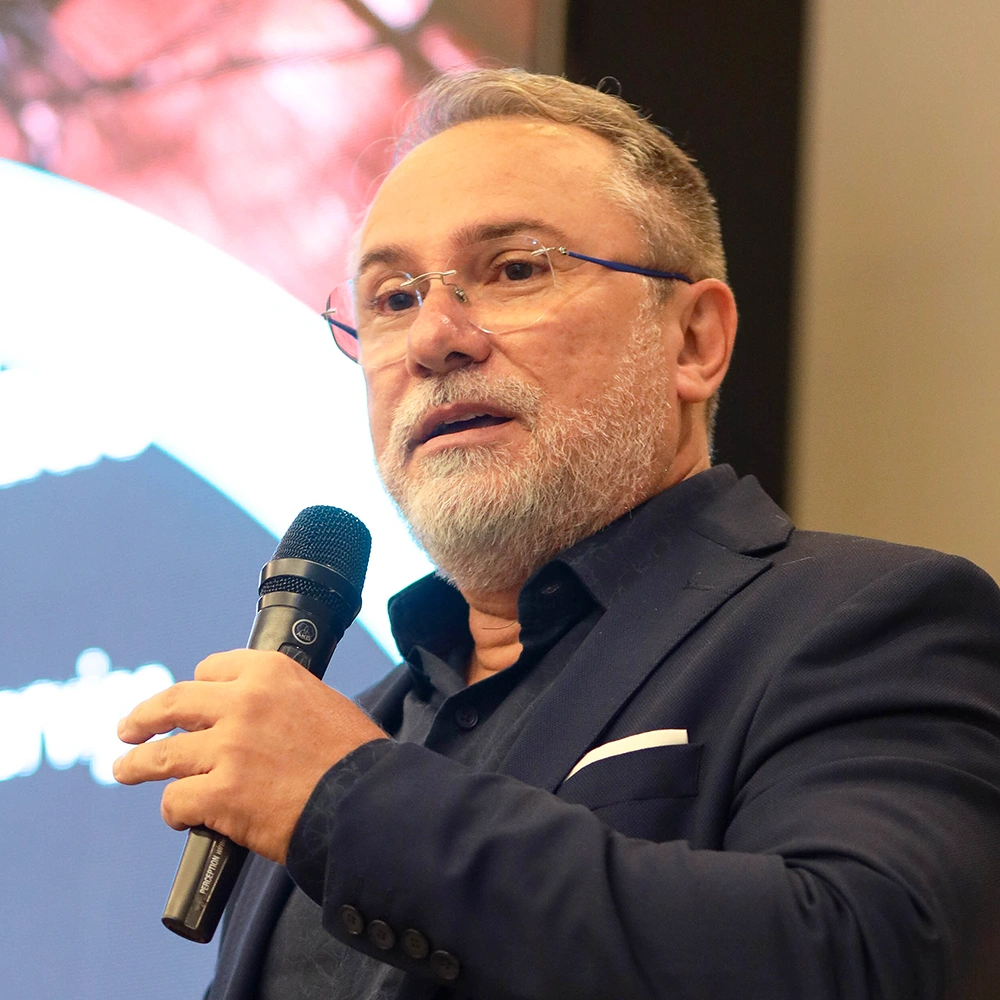 Professor(a) Wildberg Alencar (PE)